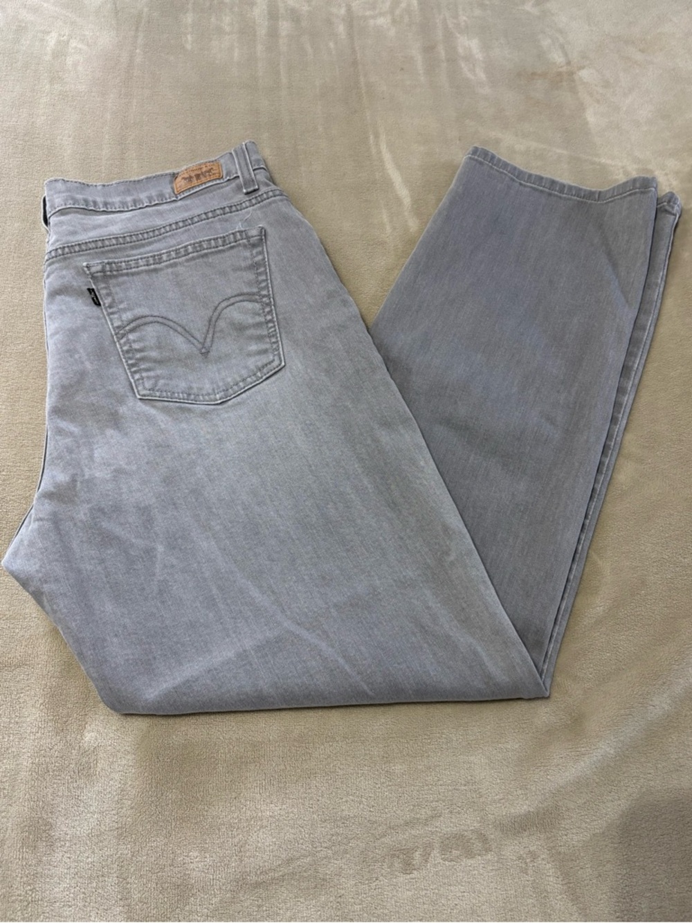 Levi's Straight Leg Jeans in Light Gray